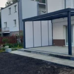 Pergola z dachem z poliwęglanu