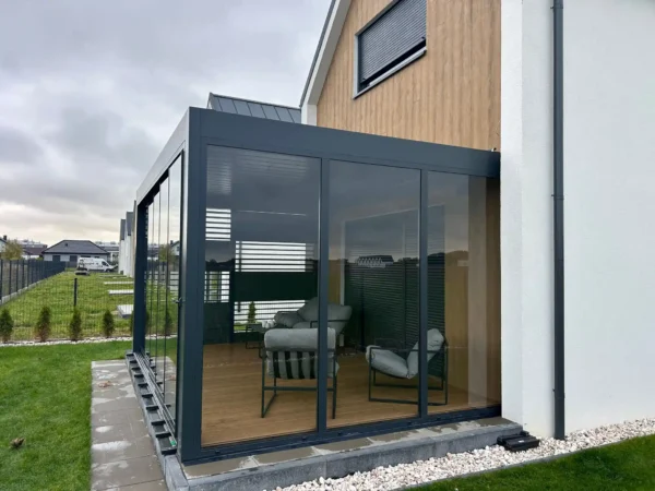 Pergola lamelowa przyścienna
