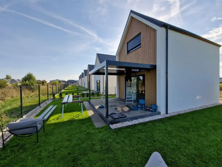 Piękny dom z pergolą